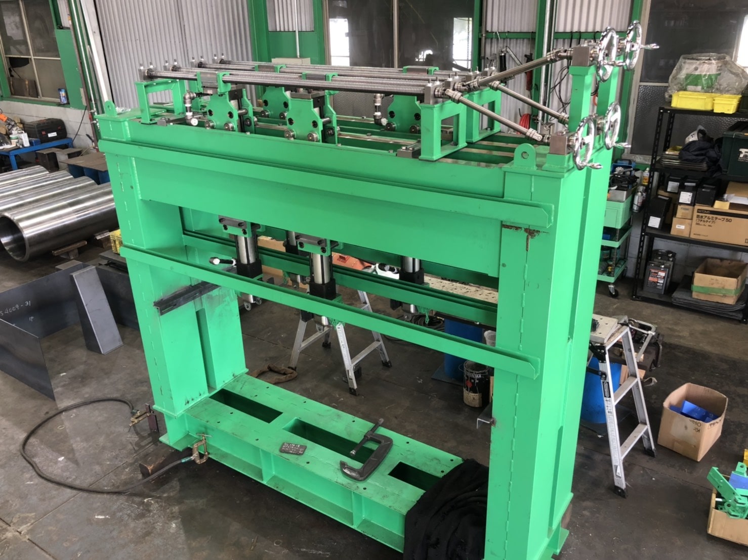 竪バイス  クランプ装置・製缶・機械加工・組立の写真2